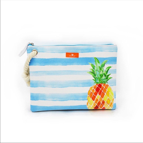Handbags - 🌸Last One🌸Pineapple Wristlet